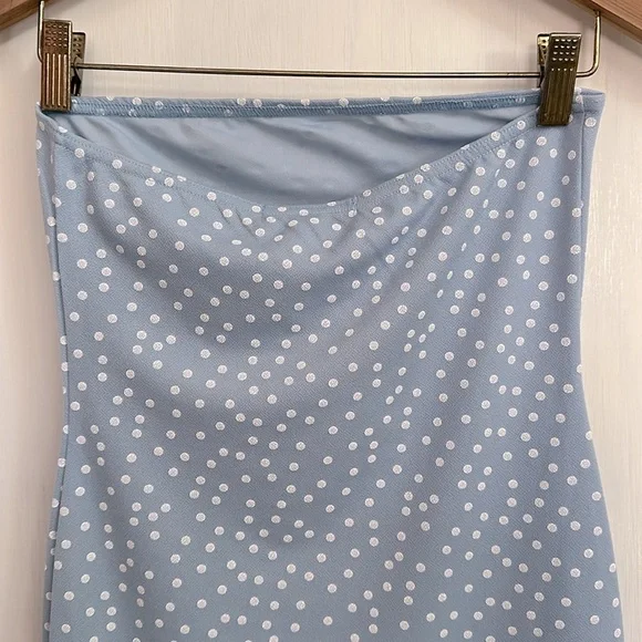 MISSGUIDED Asymmetrical Baby Blue/White Polka Dot Ruffle Hem Bandeau Mini Dress - Picture 5 of 10